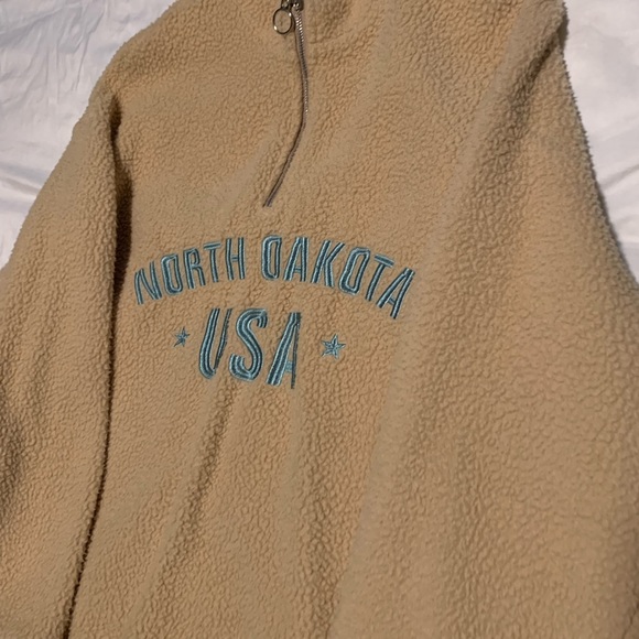 New Beautiful beige sweater - Picture 4 of 4